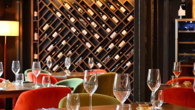 Head waiter/waitress