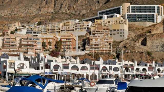 Camarero/a de Barra y Sala - Bar de Tapas (Primera Línea)