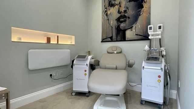 Beauty therapist