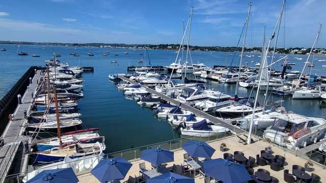 WAITING STAFF (CASUAL / ZERO HOURS)