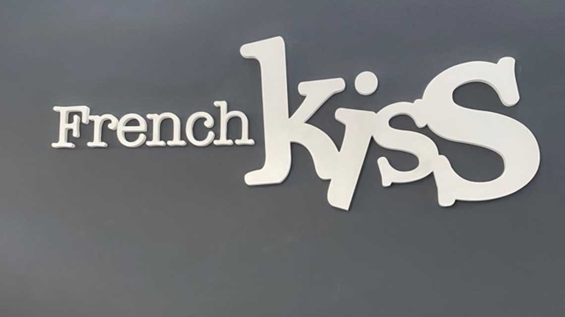 French Kiss Sant Cugat cover image
