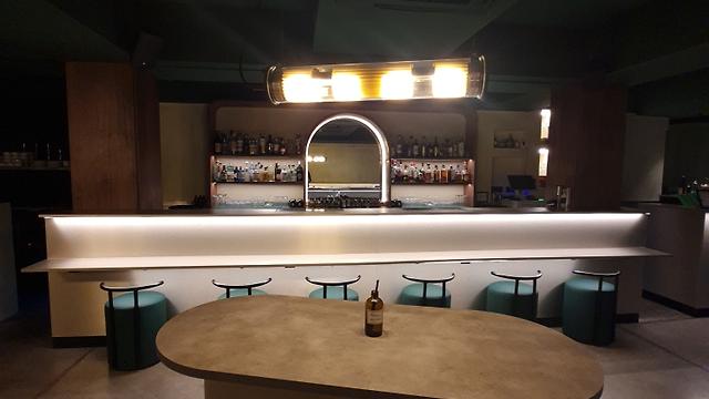 Barman / Barmaid