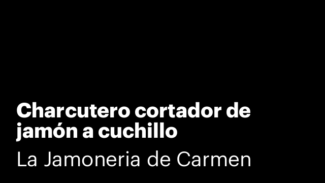 Charcutero cortador de jamón a cuchillo