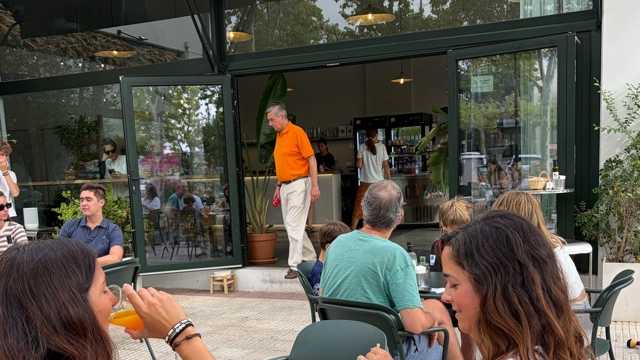Atención al cliente en Terraza y Sala