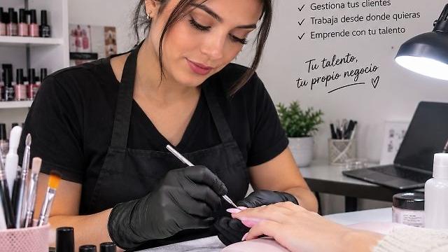 Manicurista Técnica Uñas Acrilicas