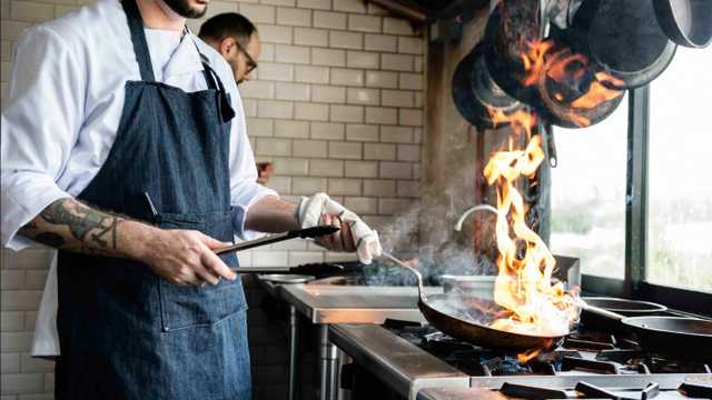 Cocinero/a y Ayudante/a de Cocina