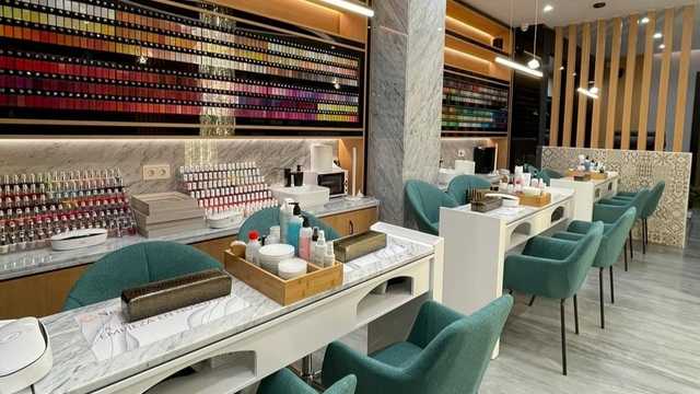 Manicurista con experiencia