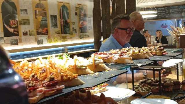 Cocinero/a y Ayudante/a de Cocina