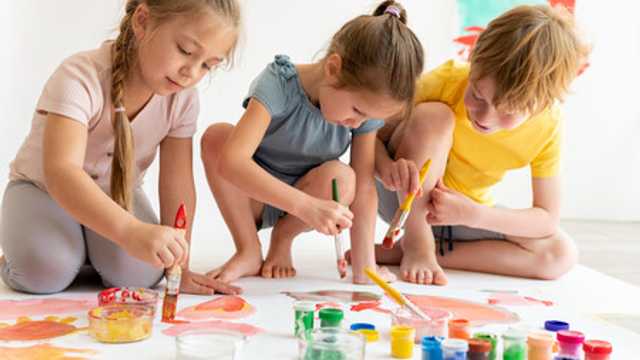 MONITOR/A DE BELLAS ARTES CON NIÑOS - EXTRAESCOLARES 2025/2026