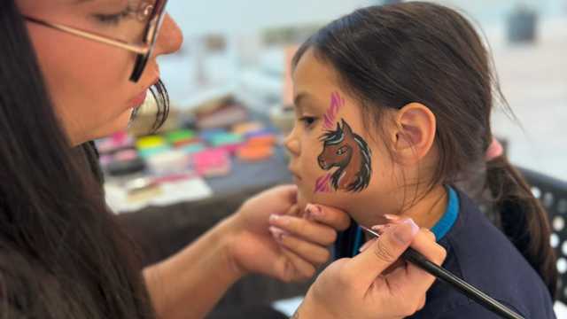 Maquilladora de Pintacaras para Parque Temático
