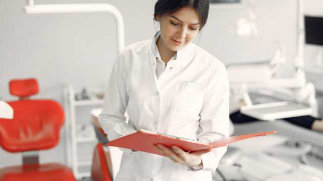 Recepcionista en Clínica Dental