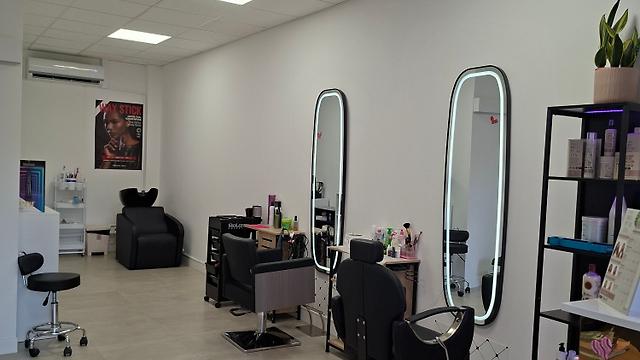 Ayudante/a de Peluqueria y Estética