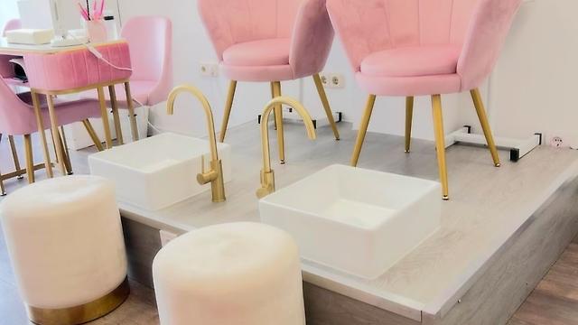 Manicurista Técnica Uñas