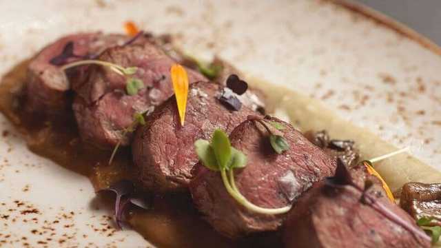 COCINERO/A AVANZADO/A PARTIDA CALIENTE Y CARNES
