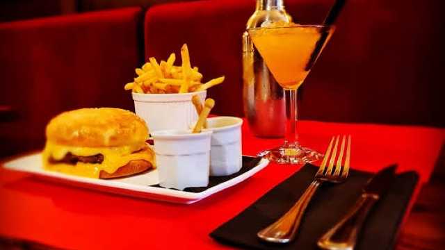 Waiter / Waitress