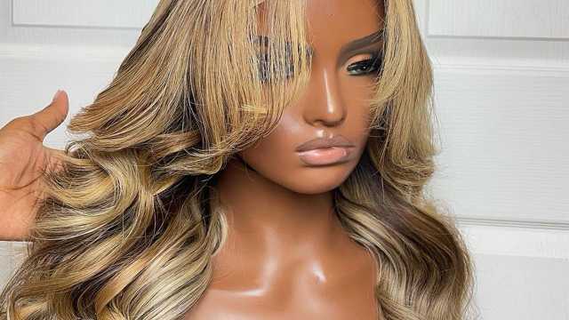 Hair Stylist / Hair Extentions / Lashes / Blow outs/ Loctician