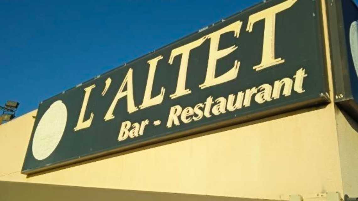  l'altet dejar currículum en el bar calle marines n.4 domeño cover image