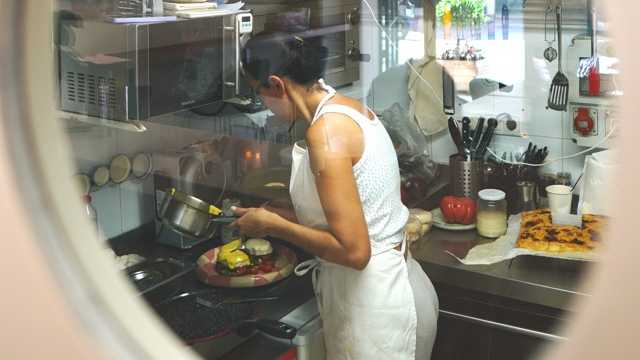 Ayudante/a de Cocina