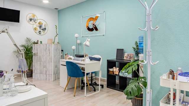 Manicurista Técnica Uñas Acrilicas