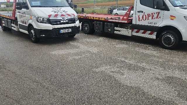 Conductor de grua para asistencia en viaje