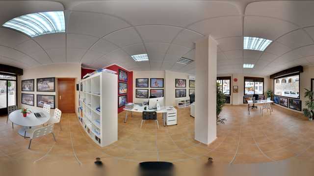 Camarero/a y Ayudante/a de Cocina