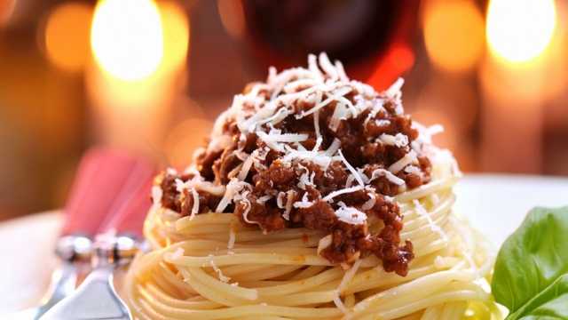 Camarero/a y Ayudante/a de Cocina