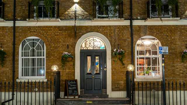 Hotel Receptionist – California Hotel 3*