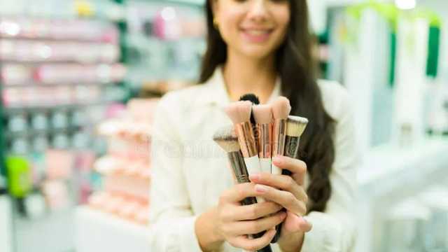 Ayudante/a de Dependiente/a