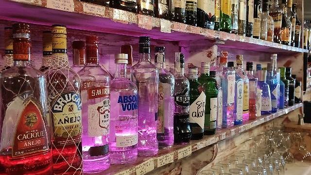 Bar restaurante en BADALONA busca CAMARERO