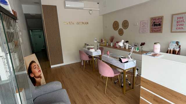 Manicurista Técnica Uñas Acrilicas