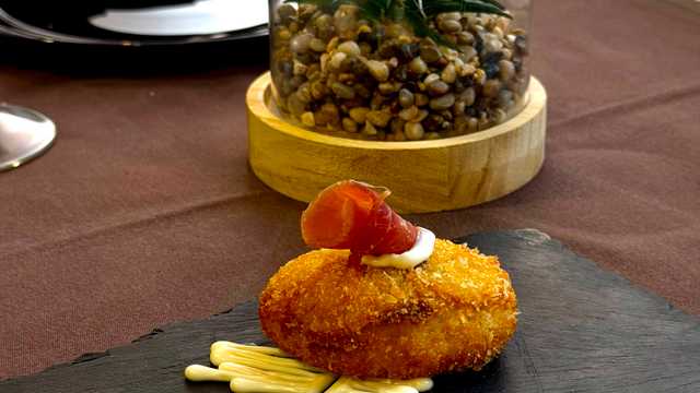 Cocinero/a y Ayudante/a de Cocina