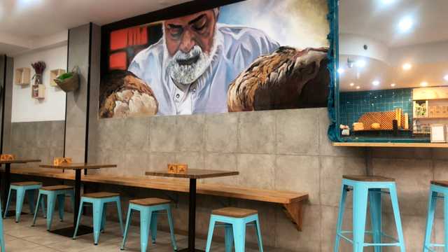 Atencio al client,servei a barra i suport a obrador