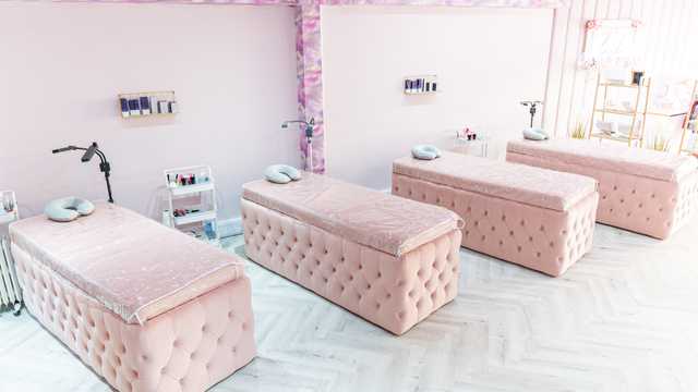 Eyelash Technician