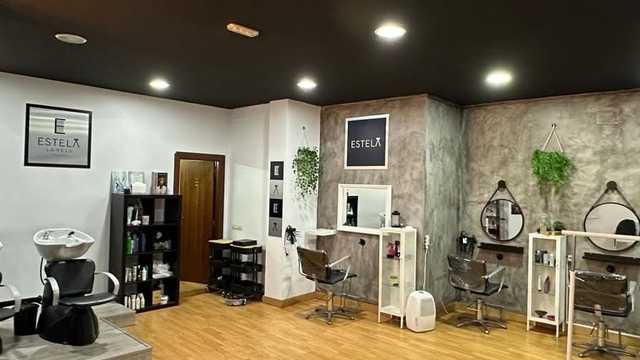 Oficial de Peluquería