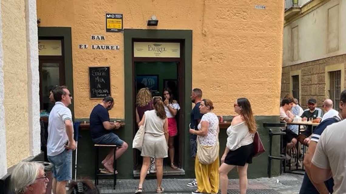 Bar El Laurel cover image
