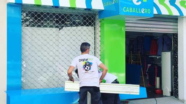 Operario para trabajos en taller y montajes en calle.