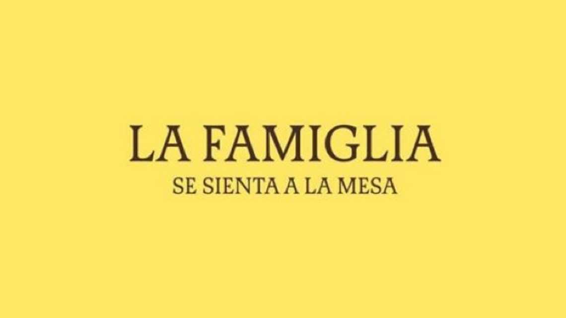 La Famiglia se sienta a la mesa Ronda cover image