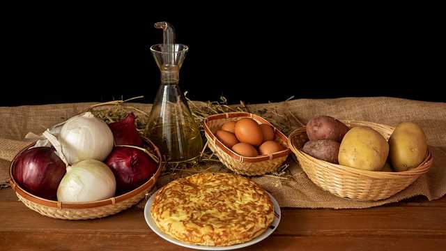 BUCAMOS COCINEROS/AS CAFETERÍA CON EXPERIENCIA EN TORTILLA DE PATATAS