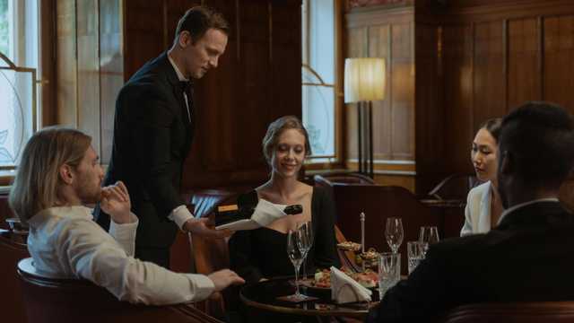 Oportunidad: Camarero/a con Inglés – Local Premium en Bernabéu