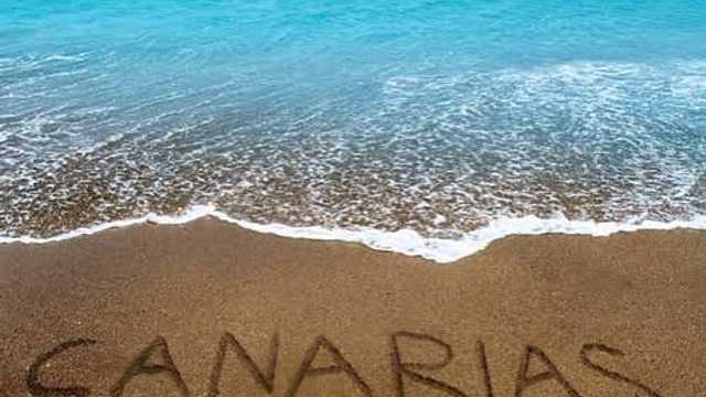 Informador o informadora en la playa