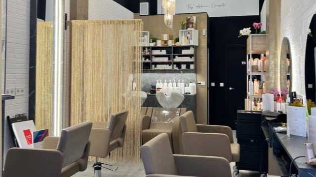 Oficial de Peluquería