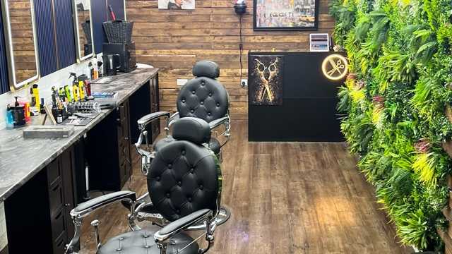 Barber / Hairdresser