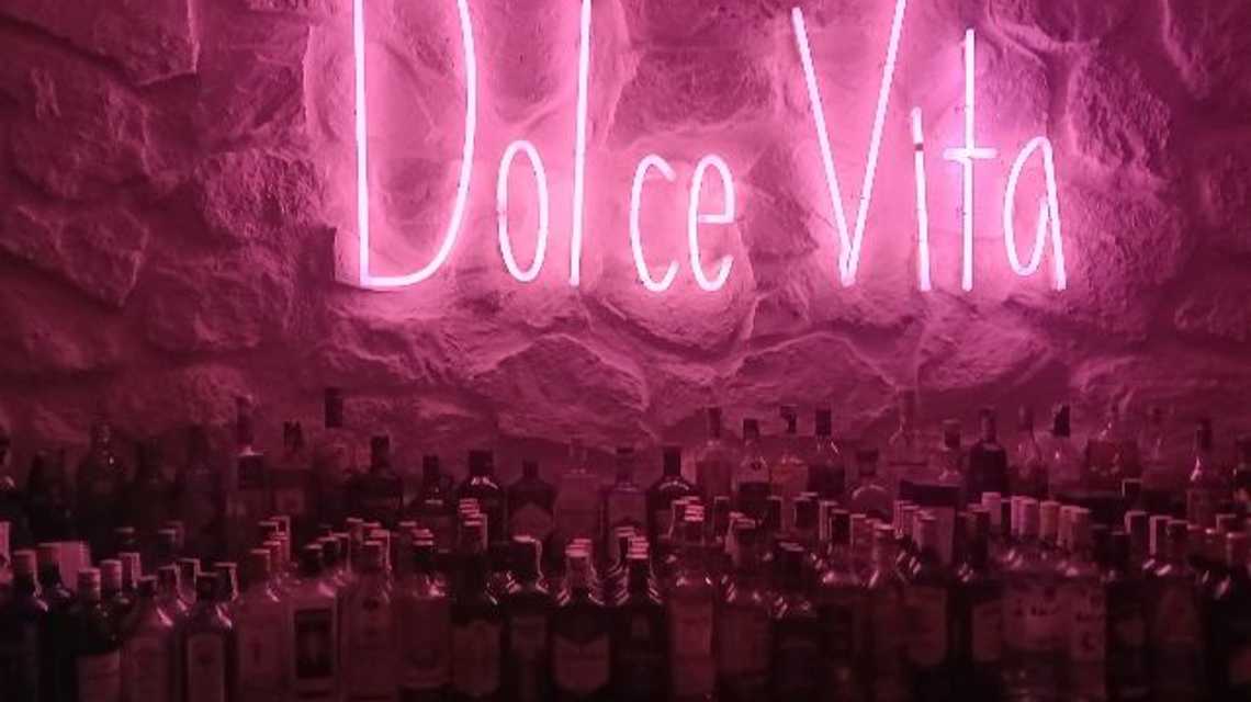 Dolce Vita Laredo cover image