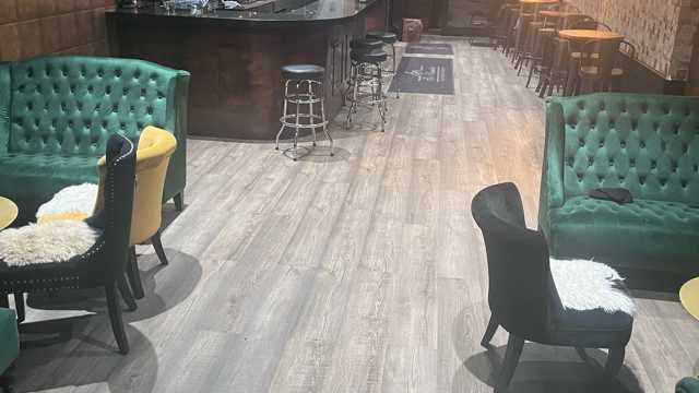 Barista , waitress