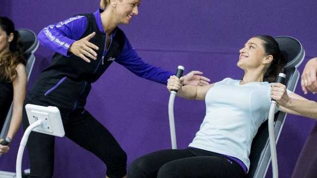 Entrenadora sala Fitness Curves