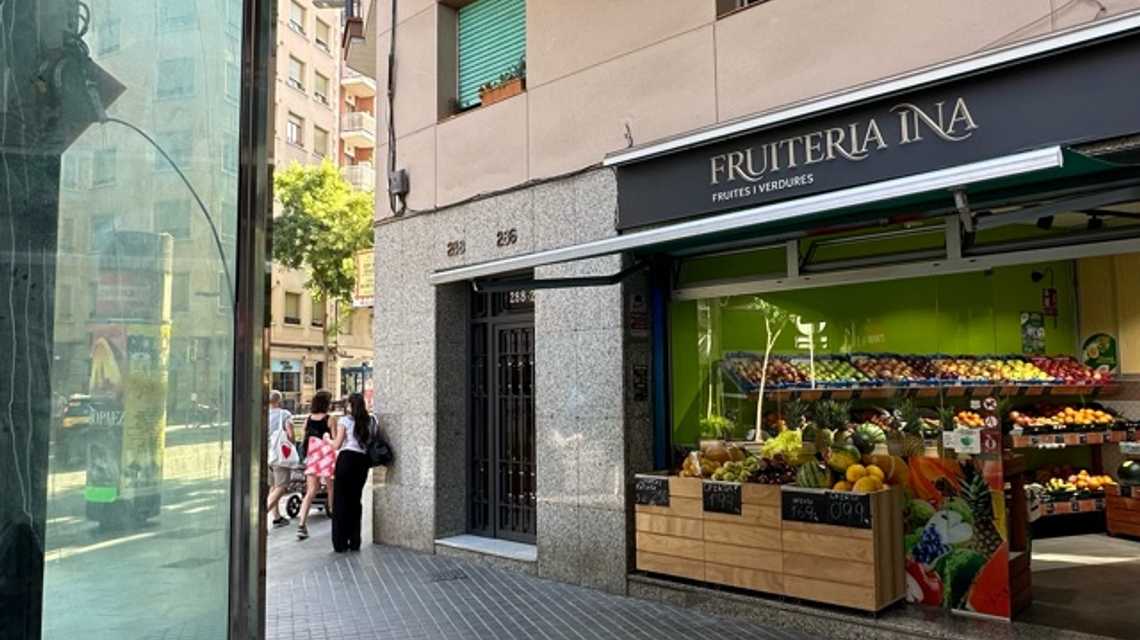 Ina frutería  cover image