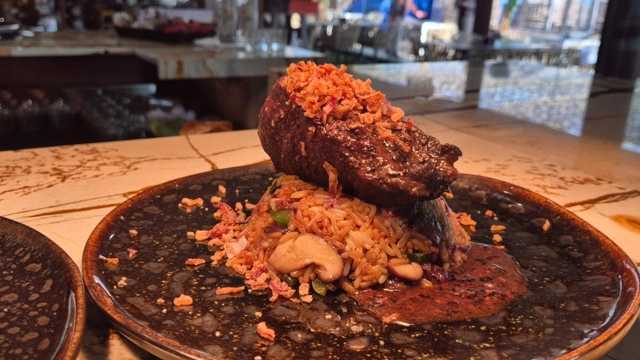 Cocinero y ayudante de cocina con exper.