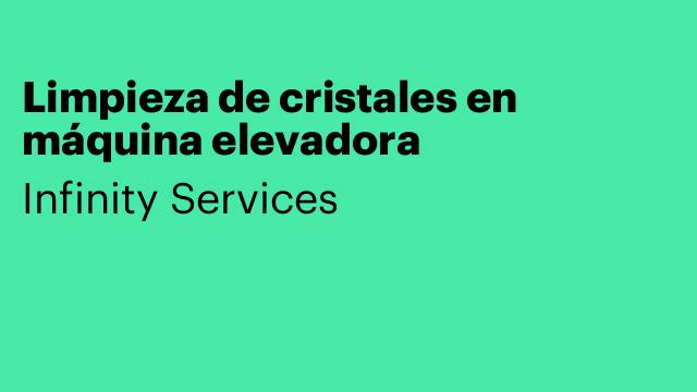 Limpieza de cristales en máquina elevadora
