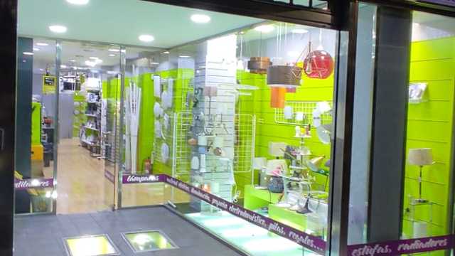 AYUDANTE DE COMERCIO