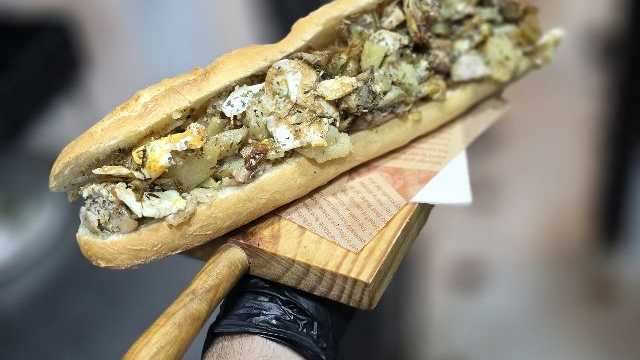 Camarero/a y Ayudante/a de Cocina